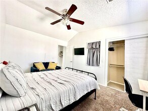 1370 Oakland Ave in Fayetteville, AR - Building Photo - Building Photo