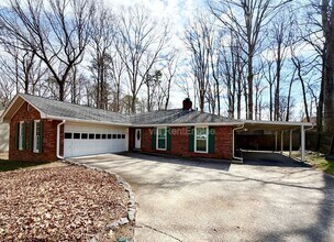 2396 Hidden Ln in Snellville, GA - Foto de edificio - Building Photo