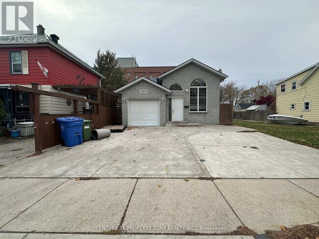 975 Albert Rd