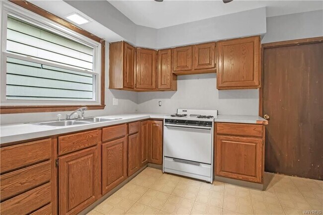 property at 374 Baynes St