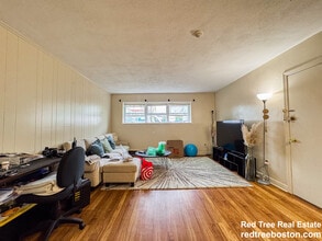 11 Hodges Ave in Quincy, MA - Building Photo - Building Photo