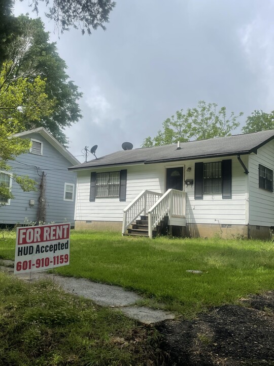 2615 Meadow St in Jackson, MS - Building Photo