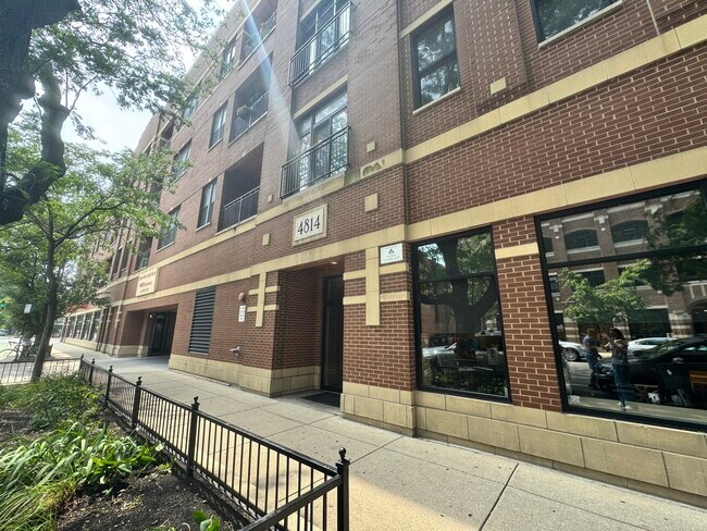 property at 4814 N Damen Ave