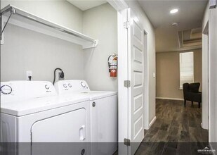 1312 Alta Vista Dr, Unit 2 in Progreso Lakes, TX - Building Photo - Building Photo