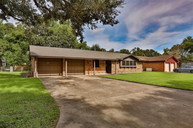 609 Sycamore St in Lake Jackson, TX - Building Photo - Building Photo