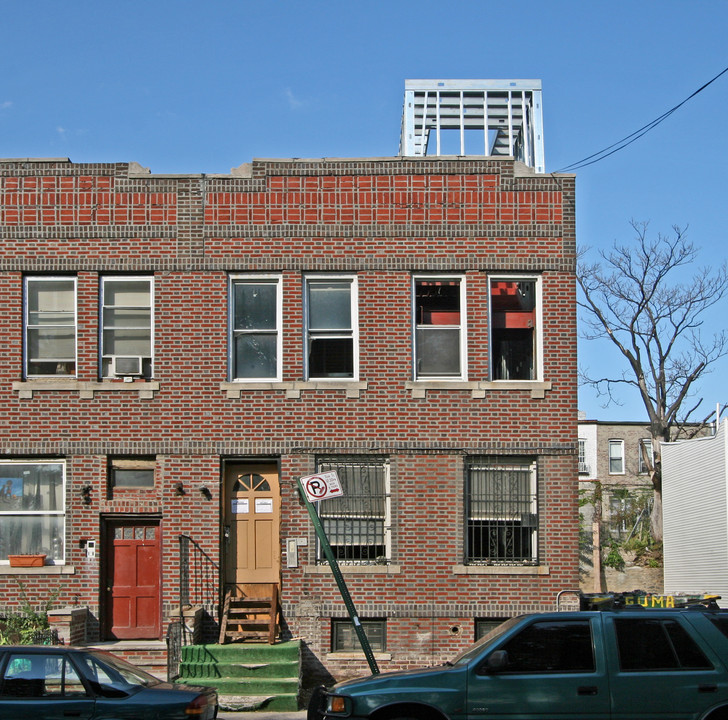 723 E New York Ave in Brooklyn, NY - Building Photo