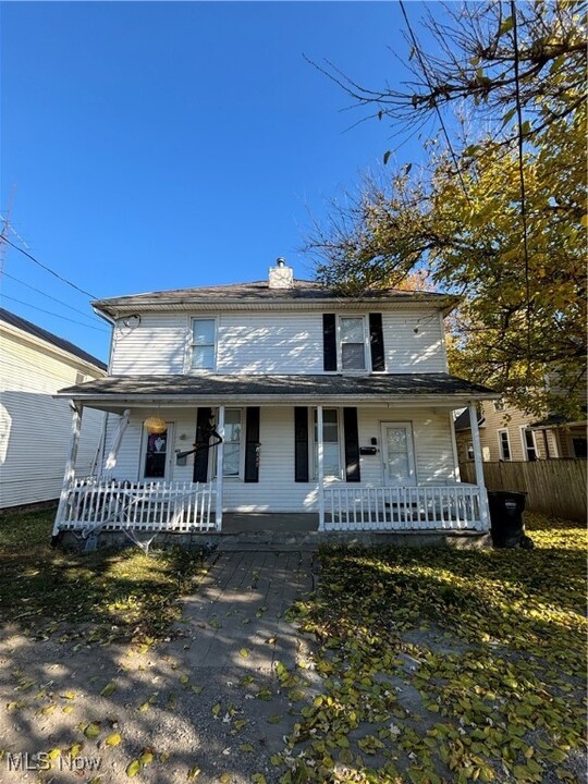 411 Fairbanks St in Zanesville, OH - Building Photo