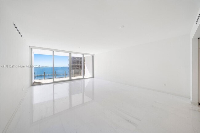 300 Biscayne Blvd Way in Miami, FL - Building Photo - Building Photo