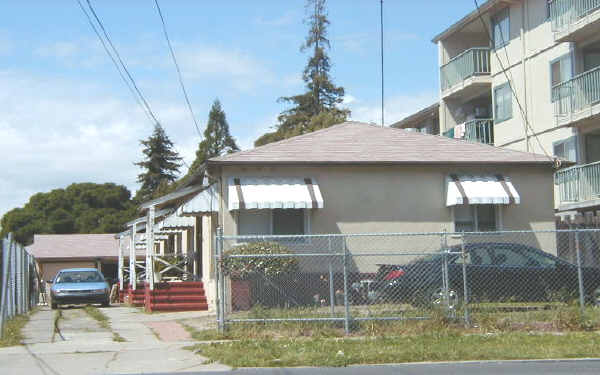 2641 High St in Oakland, CA - Building Photo - Building Photo