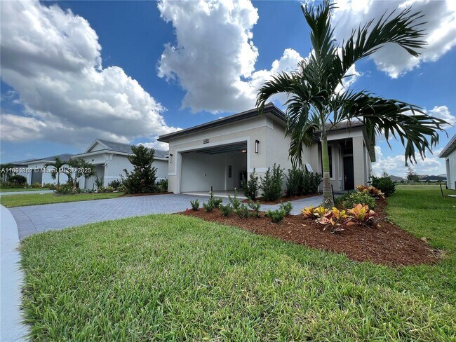 9387 SW Pepoli Way in Port St. Lucie, FL - Building Photo - Building Photo