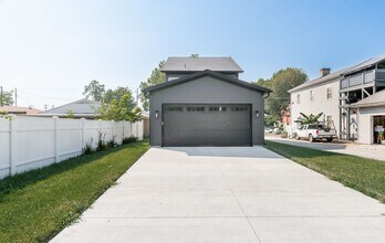 719 E Chestnut St in Jeffersonville, IN - Building Photo - Building Photo