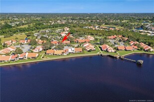 3504 SE Sandpiper Ct in Port St. Lucie, FL - Foto de edificio - Building Photo