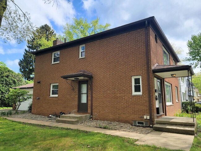 1679 Tanglewood Dr in Akron, OH - Building Photo - Building Photo