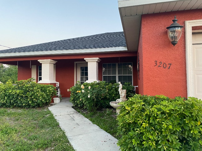 3207-3259 59th St W in Lehigh Acres, FL - Building Photo - Building Photo