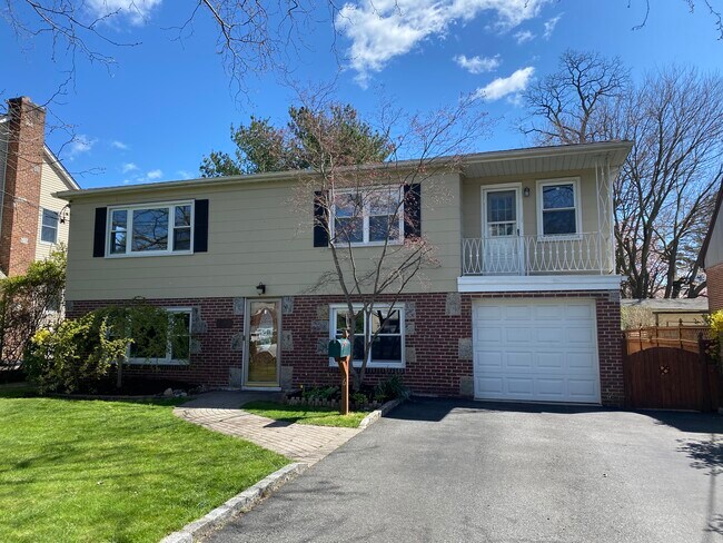 6 Dunes Ln in Port Washington, NY - Foto de edificio - Building Photo