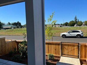 12041 SE 5th St in Vancouver, WA - Building Photo - Building Photo