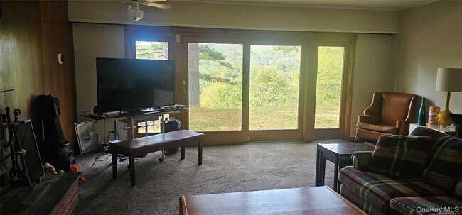 9 Cherry Hill Ln in Deer Park, NY - Building Photo - Building Photo