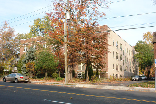 716 Farmington Ave in West Hartford, CT - Building Photo - Building Photo