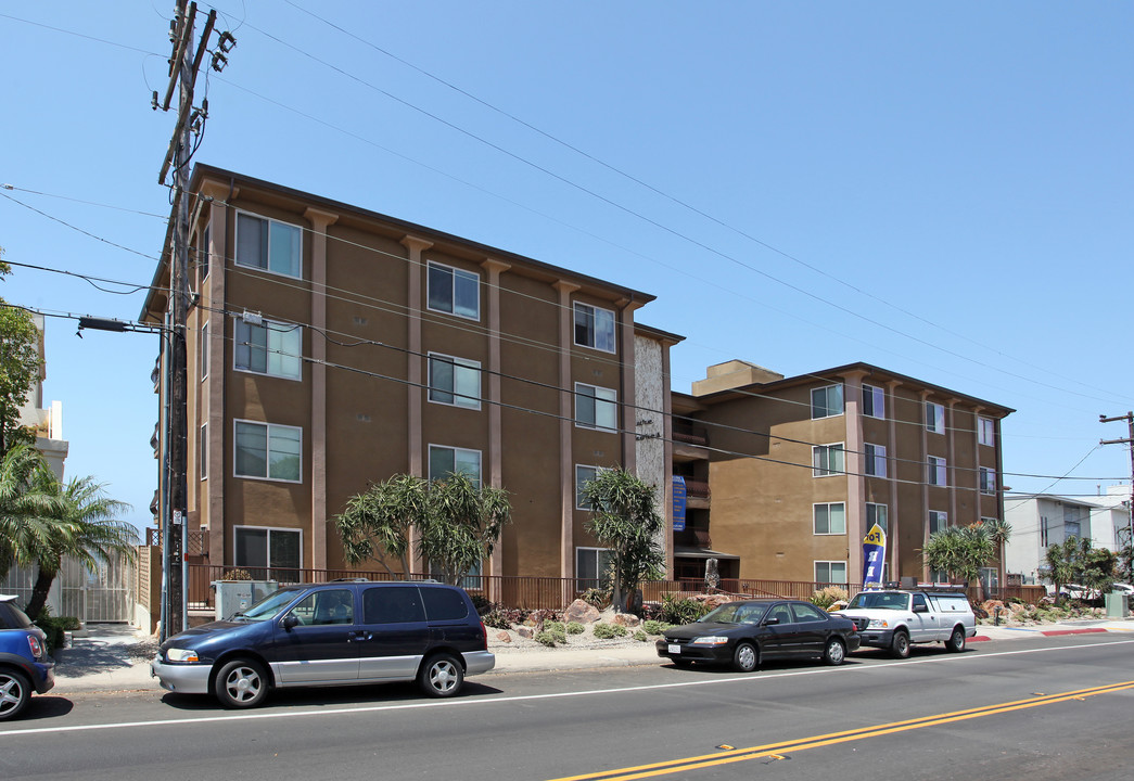 Azure Shores Apartments in San Diego, CA - Building Photo