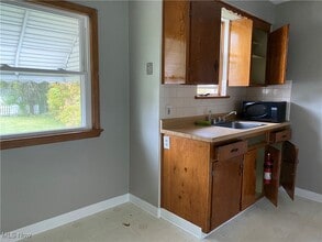 16312 Corkhill Rd in Maple Heights, OH - Building Photo - Building Photo