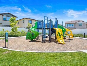 472 Clubhouse Dr in San Marcos, CA - Building Photo - Building Photo