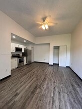 467 NW 8th St in Miami, FL - Building Photo - Building Photo