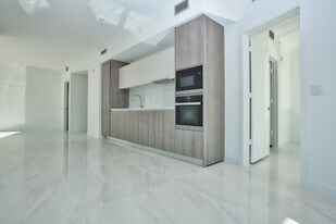 2900 NE 7th Ave, Unit 1109 in Miami, FL - Building Photo