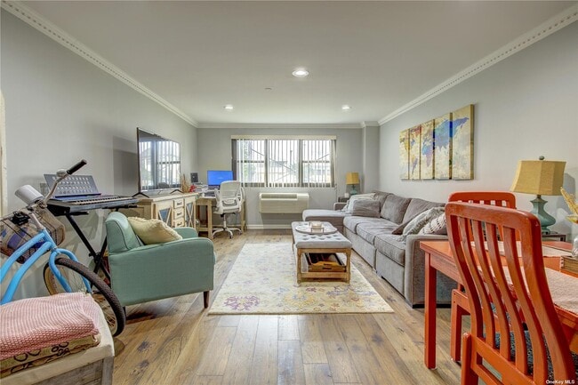 185 W Park Ave in Long Beach, NY - Building Photo - Building Photo