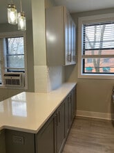 372 Hazel Ave, Unit C5 in Glencoe, IL - Building Photo - Building Photo