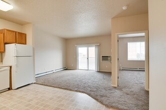 Courtyard Apartments on Belsly in Moorhead, MN - Foto de edificio - Building Photo