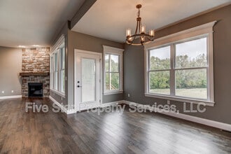 60 Moonlight Ct. in Chatham, IL - Building Photo - Building Photo