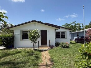 2711 Dewey St in Hollywood, FL - Building Photo - Building Photo