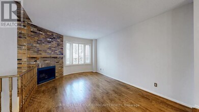 125 N Meadow Crescent in Vaughan, ON - Building Photo - Building Photo