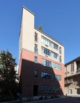 10 Wellesley Pl in Toronto, ON - Building Photo
