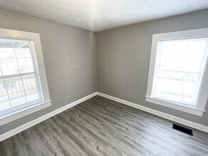 2627 S Goodlet Ave in Indianapolis, IN - Foto de edificio - Building Photo