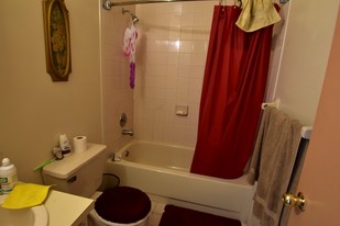 8th Street Apartments in Hallandale Beach, FL - Building Photo
