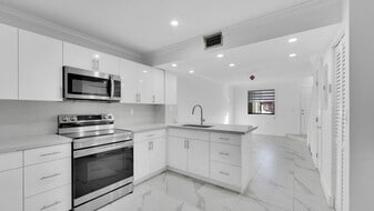 1917 SW 107th Ave, Unit 108 in Miami, FL - Building Photo