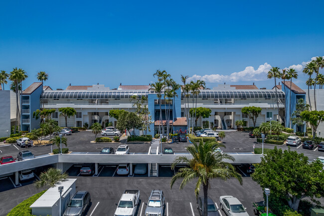 Isla Key in St. Petersburg, FL - Foto de edificio - Building Photo