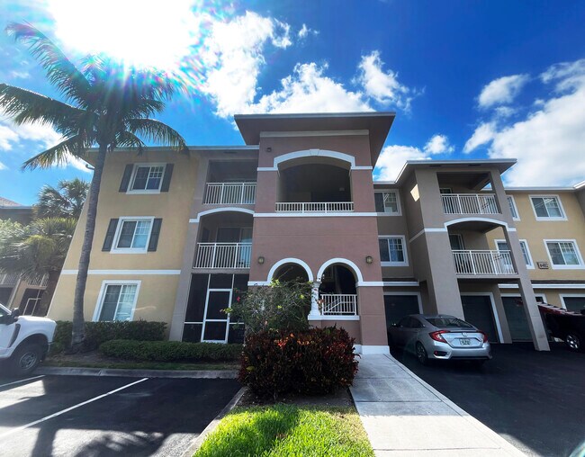 6482 Emerald Dunes Dr in Royal Palm Beach, FL - Building Photo - Building Photo