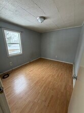 500 E Front St, Unit 1 in Larimore, ND - Foto de edificio - Building Photo