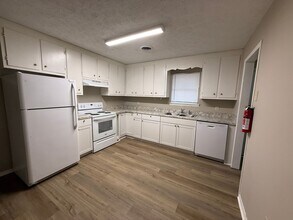 1605 Cedar Shoals Dr in Athens, GA - Building Photo - Building Photo