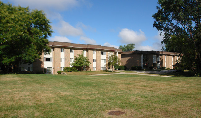 4908 Hagadorn Rd in East Lansing, MI - Foto de edificio - Building Photo