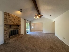 1809 Prince Dr in Benbrook, TX - Foto de edificio - Building Photo