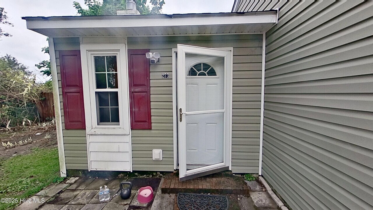 273 Drummer Kellum Rd in Jacksonville, NC - Foto de edificio