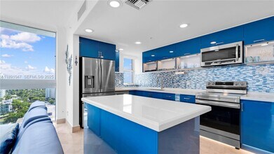 7929 West Dr in North Bay Village, FL - Building Photo - Building Photo