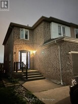 85 October Ln in Aurora, ON - Building Photo