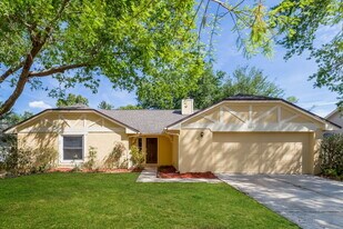 1003 Ragsdale Rd in Oviedo, FL - Building Photo