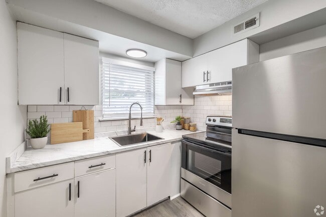 Eastland Hills Apartments in Lexington, KY - Building Photo - Building Photo