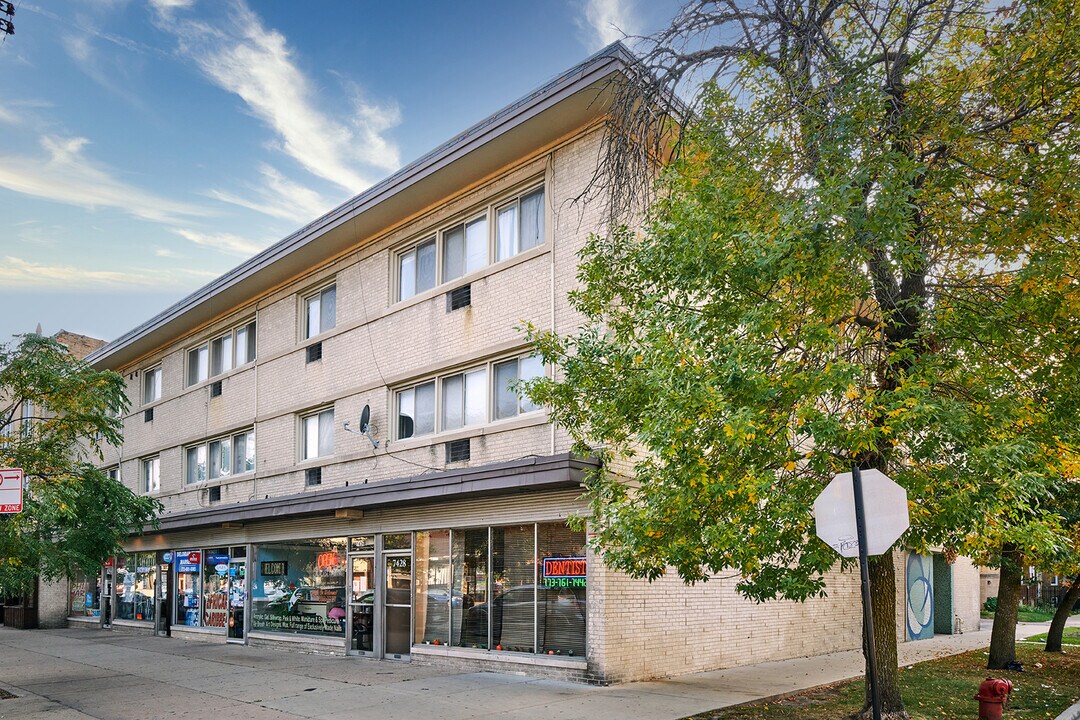 2411 W Fargo Ave in Chicago, IL - Building Photo