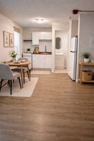 411-431 N Main St, Unit 20 in Bristol, CT - Building Photo